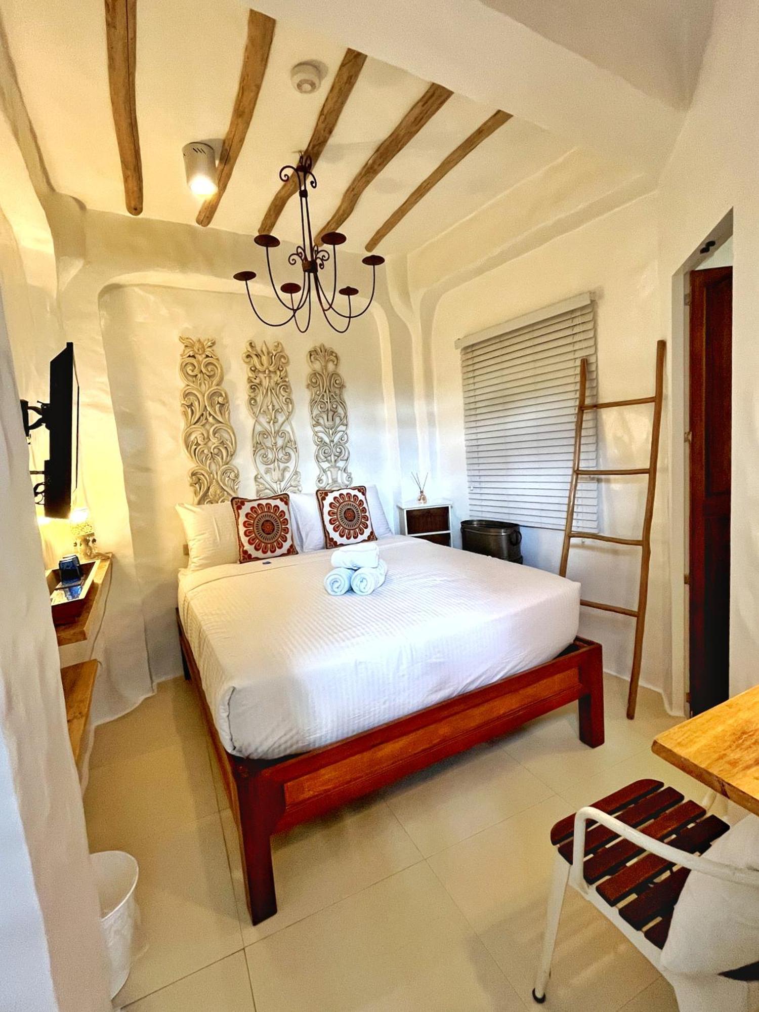 Lugar Bonito Hotel Balabag  Exterior photo