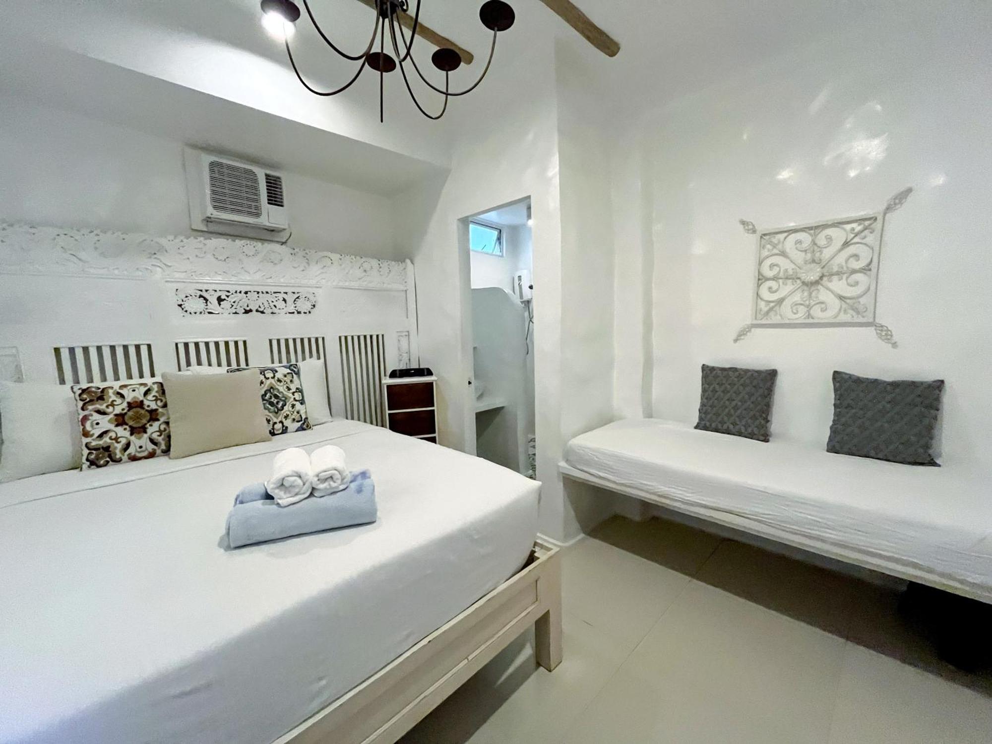 Lugar Bonito Hotel Balabag  Exterior photo